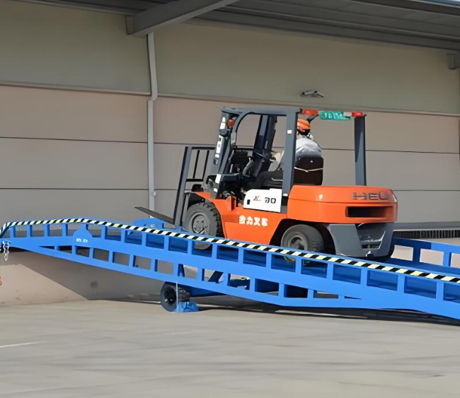 鹤壁移动式卸货平台（叉车用）